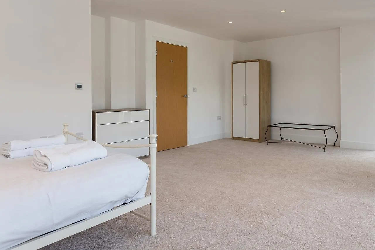 Spacious Flat With A Great View Of The Shard 런던 아파트