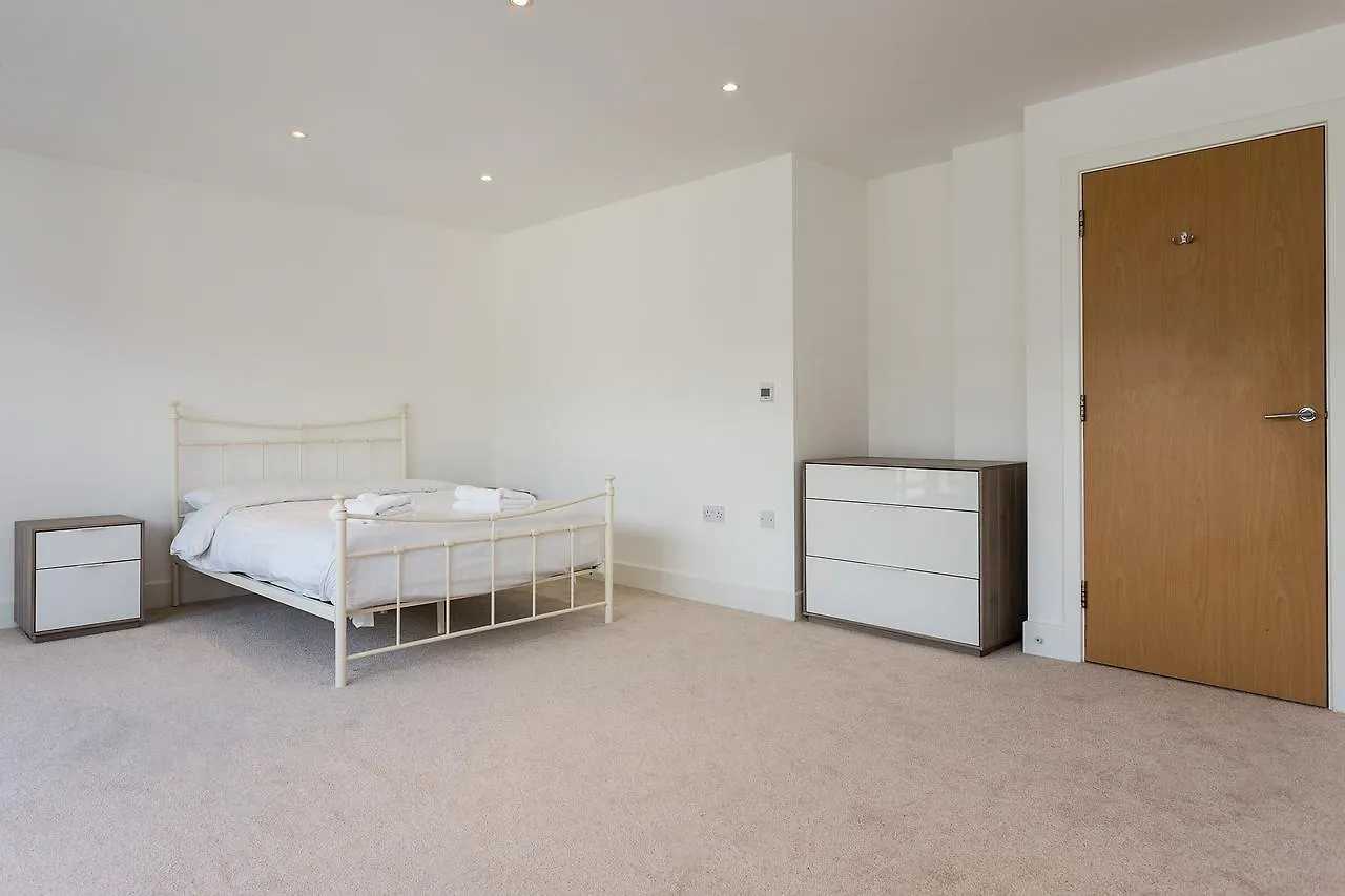 Spacious Flat With A Great View Of The Shard 런던 아파트